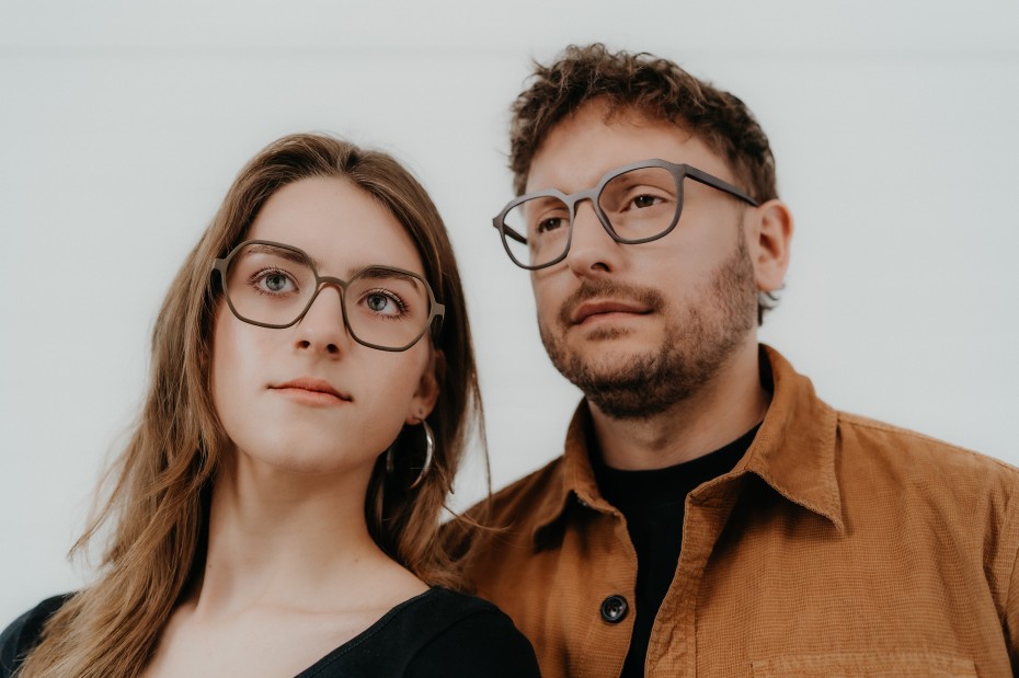 Inkoferer: LABERTAL EYEWEAR – Frau und Mann mit Brillen
