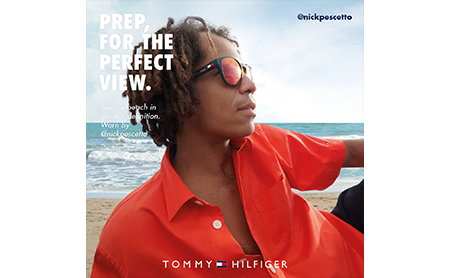 Tommy Hilfiger: Mann mit Sonnenbrille am Strand